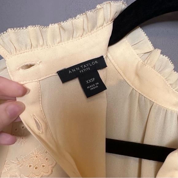 Ann Taylor Petite Yellow Ruffle High Neck Short Sleeve Blouse Size XXS - Picture 3 of 9